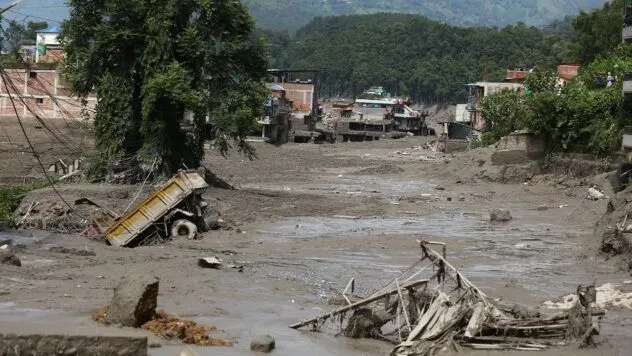 Повінь у Непалі змила близько 12 будинків і кілька мостів, 5 людей зникли безвісти